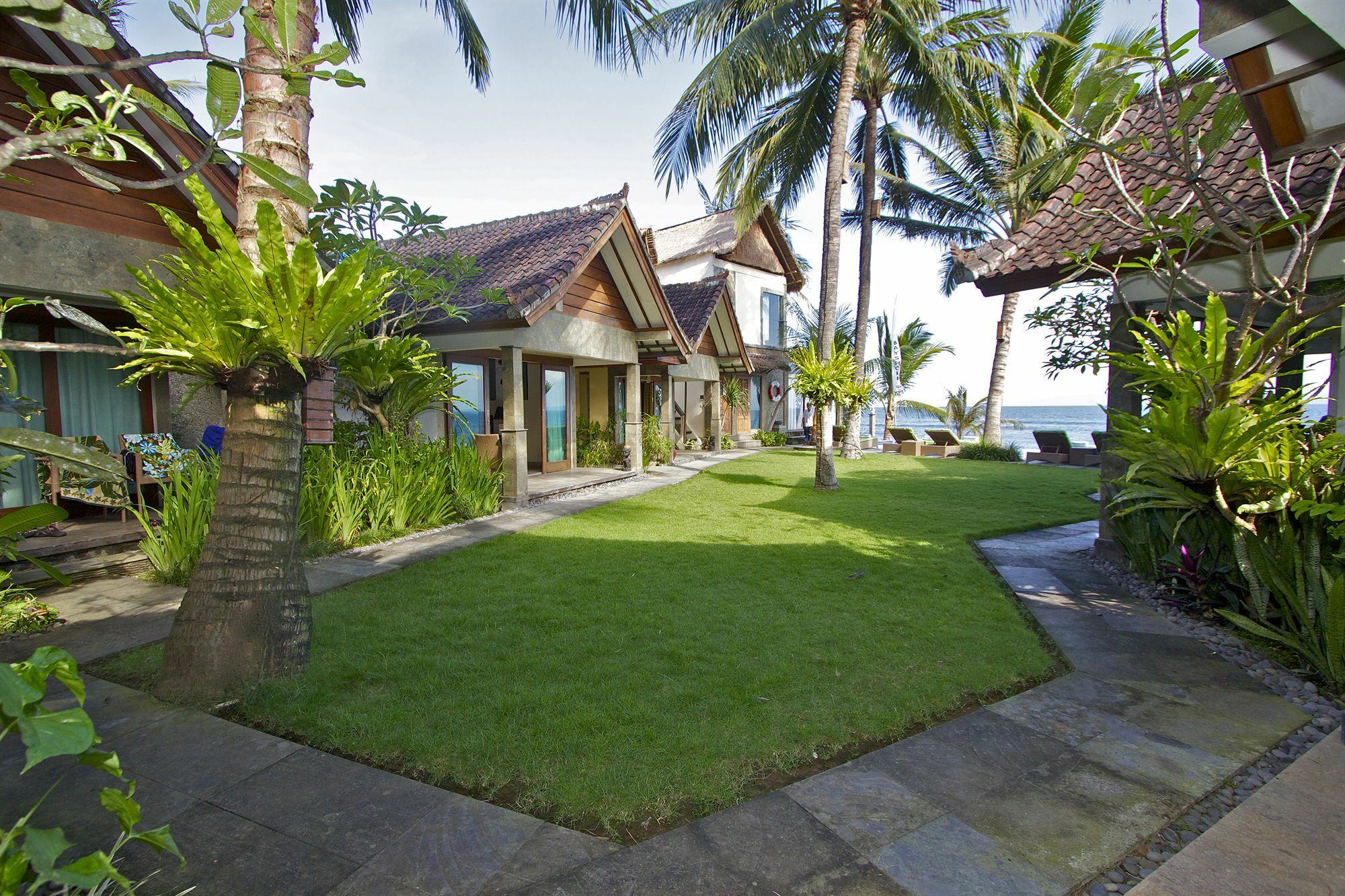 Bayshore Villa Manggis  Exterior photo